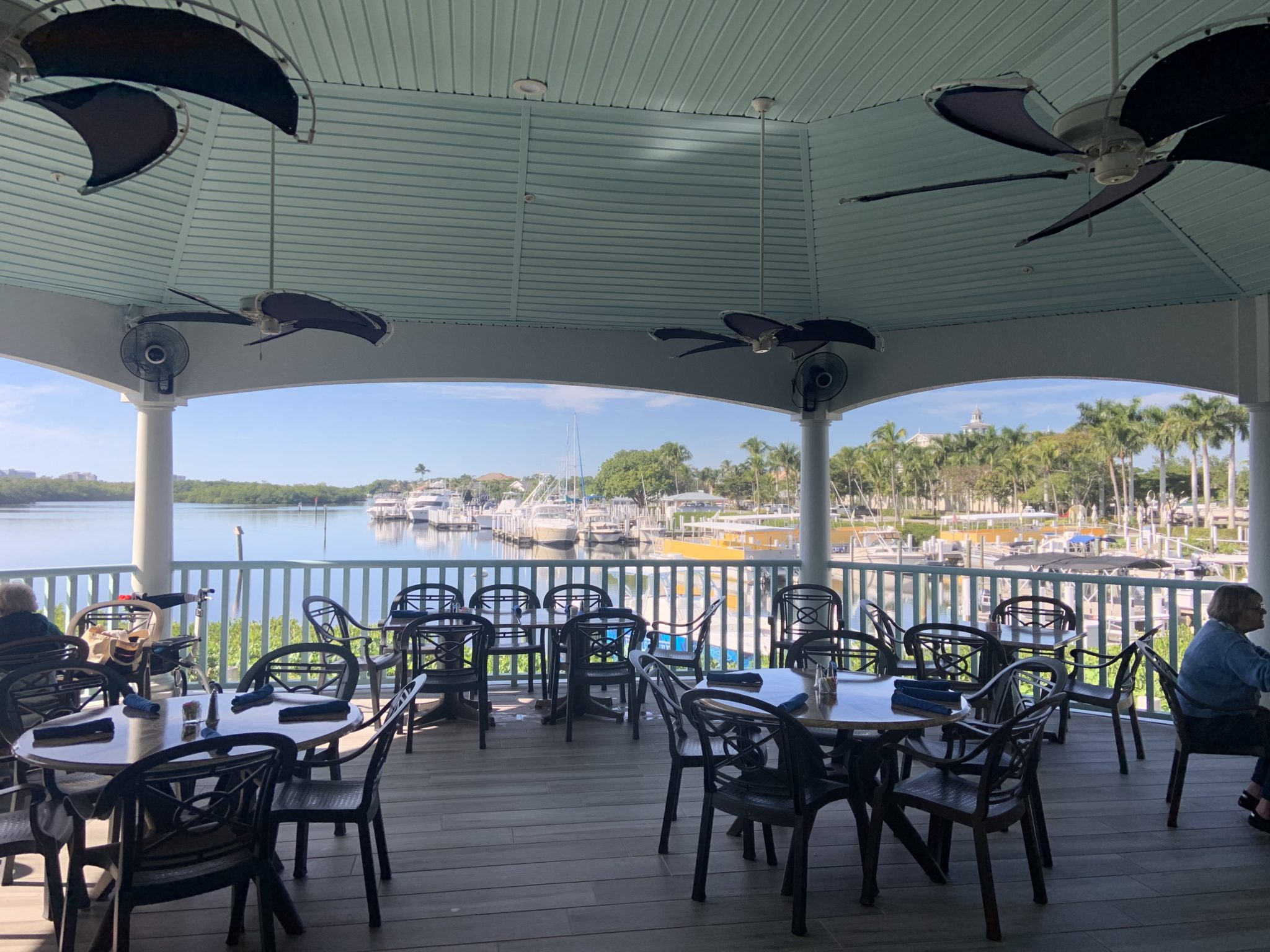 sanibel harbour yacht club restaurant