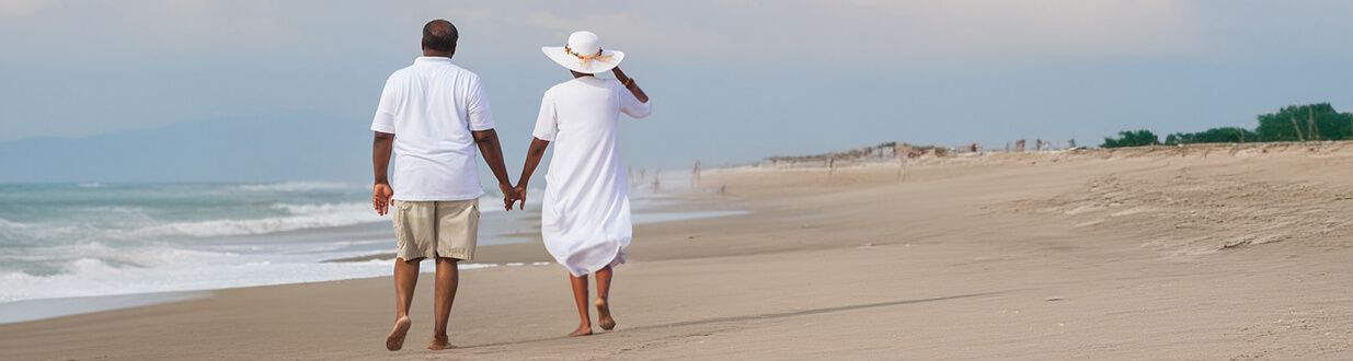 Port-Sanibel-Pin-What-to-do-in-January walking on the beach